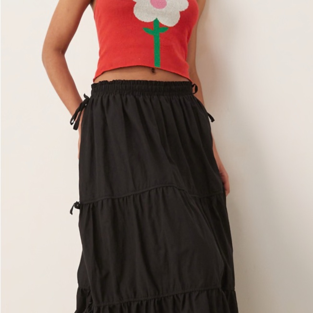 Tyler McGillivary dori flower print halter top in red - Picture 2 of 6